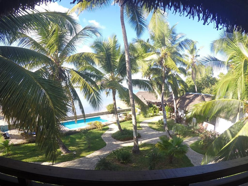 Ylang Hotel Ambondrona  ภายนอก รูปภาพ