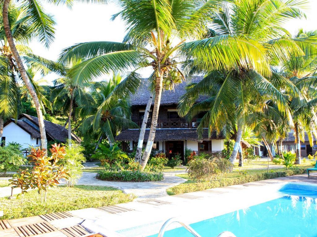 Ylang Hotel Ambondrona  ภายนอก รูปภาพ