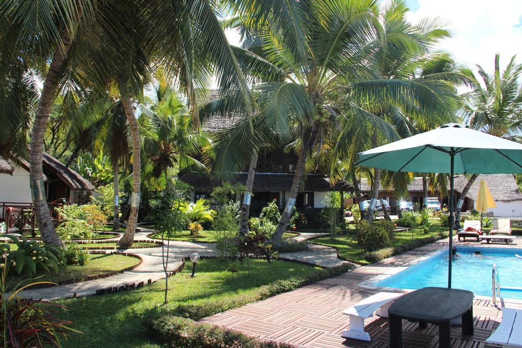 Ylang Hotel Ambondrona  ภายนอก รูปภาพ