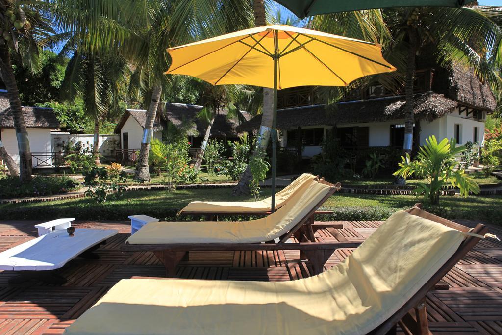 Ylang Hotel Ambondrona  ภายนอก รูปภาพ